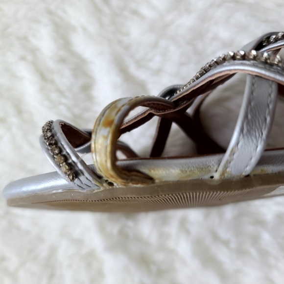 Mix It size 9 strappy sandals silver with rhinestones, worn once, pics show glue - Picture 9 of 15